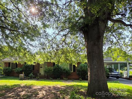 606 Dartmouth Drive sold home in Roland Park, Gastonia, NC