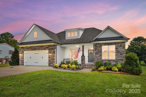 102 Royal Avenue sold home in College Park, Albemarle, NC