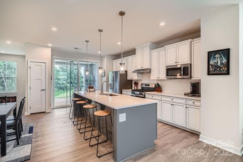 9729 Oaklawn Boulevard sold home in Oaklawn, Huntersville, NC