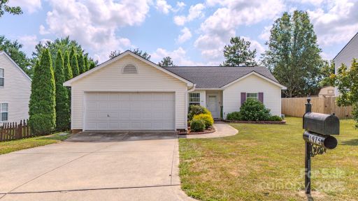 1975 8th Street Lane sold home in Windsong Village, Hickory, NC