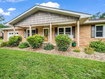 313 Resada Drive sold home in Deer Track, Brevard, NC