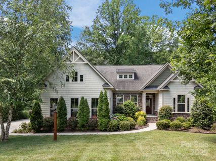 113 Chaska Loop