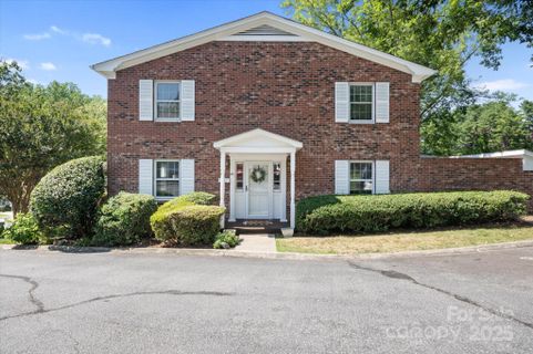 1409 Kensington Road