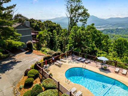 436 Windswept Drive sold home in Windswept Views, Asheville, NC