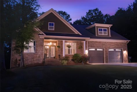 1368 20th Avenue Lane sold home in Hidden Oaks, Hickory, NC