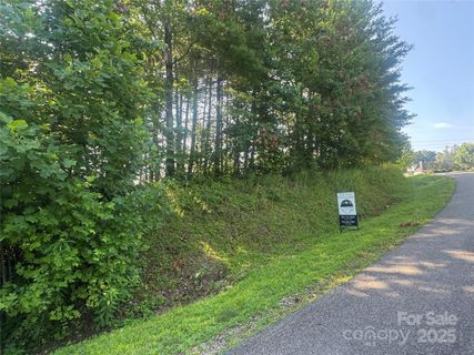 35 Nader Avenue sold home in Hawks Cove, Weaverville, NC
