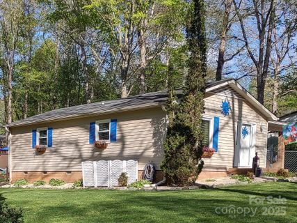 3917 22nd Street sold home in Hickory Woods, Hickory, NC