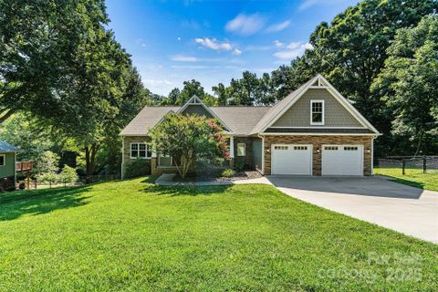 3450 4th Street Boulevard sold home in Northmoor, Hickory, NC