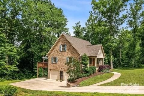 845 Montgomery Court sold home in Montgomery Hills, Walnut Cove, NC