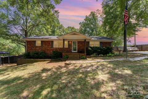 1018 Michigan Street sold home in Royal Oaks, Kannapolis, NC