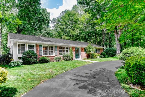 171 Surry Lane sold home in Haywood Knolls, Hendersonville, NC