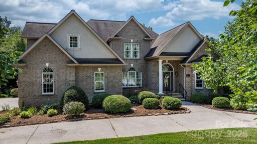 2301 Willow Creek Drive sold home in Fairway Farms, Newton, NC