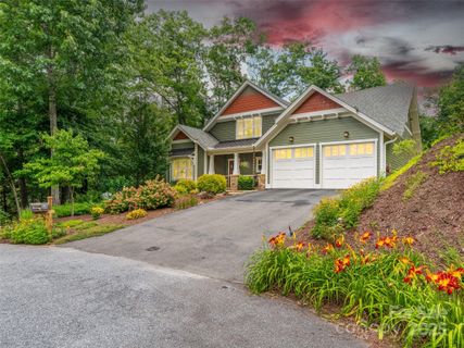 64 Nuthatch Court sold home in Laurel Woods, Fairview, NC