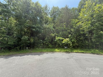 1047 Williamsburg Drive active home in Powell Park, Lenoir, NC