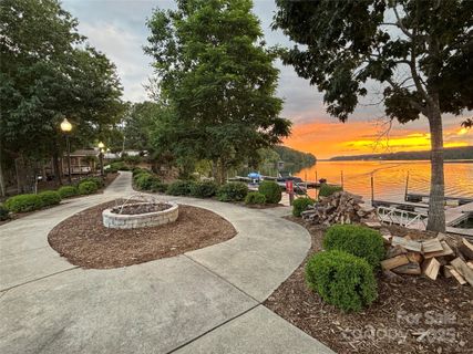 2045 W Paradise Harbor Drive