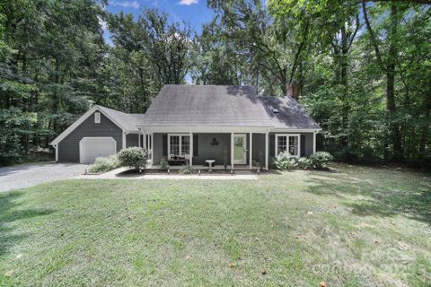 8217 Saddlehorse Lane sold home in Steeplechase, Charlotte, NC