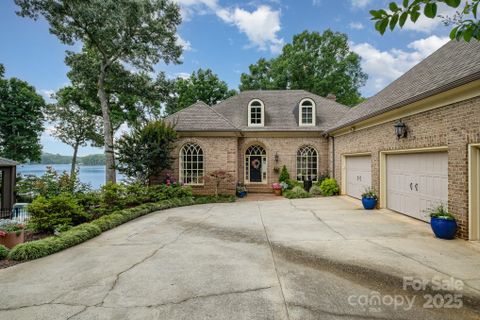 16133 North Point Road sold home in Lookout Point, Huntersville, NC