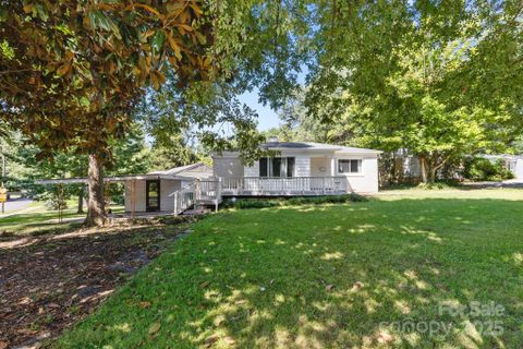 552 E Woodlawn Road