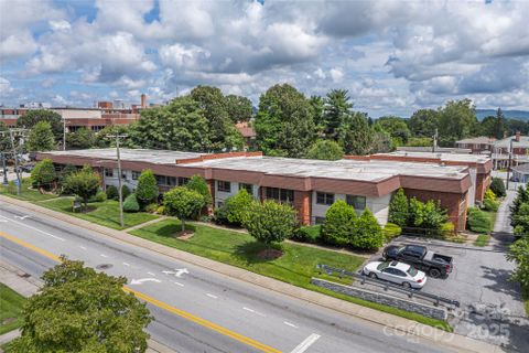 427 6th Avenue sold home in Holly Crest, Hendersonville, NC