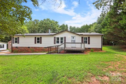 2915 Grace View Place sold home in Grace Point, Granite Falls, NC