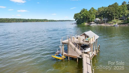 8855 Dog Leg Road sold home in Sherwood Shores, Sherrills Ford, NC