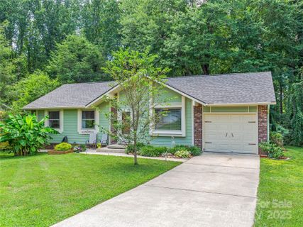 109 Wicklow Drive sold home in Mtn Carmel Acres, Asheville, NC