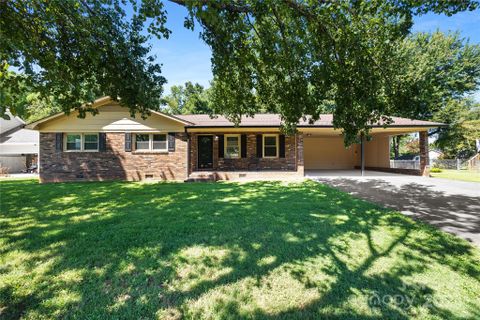 168 Mooreland Road pending home in Idlewood Harbor, Mooresville, NC