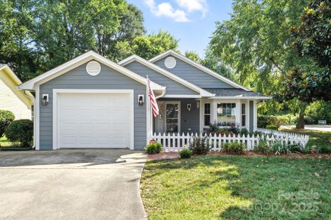 2902 Cherry Blossom Court sold home in Mulberry Village, Fort Mill, SC