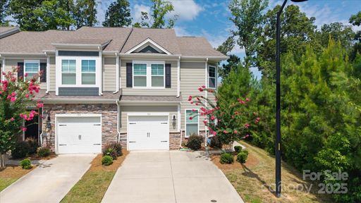 761 Little Bluestem Drive sold home in The Village At Ivy Ridge, Lake Wylie, SC