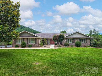 30 Beaumont Drive sold home in Beaumont Estates, Hendersonville, NC