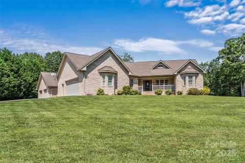 142 Windsor Drive sold home in Windsor Pointe, Taylorsville, NC