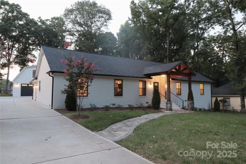 1118 Crestbrook Drive
