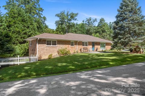 441 Hillcrest Circle sold home in Lakeview Estates, Hendersonville, NC