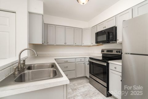 4900 Spring Lake Drive sold home in Spring Lake, Charlotte, NC