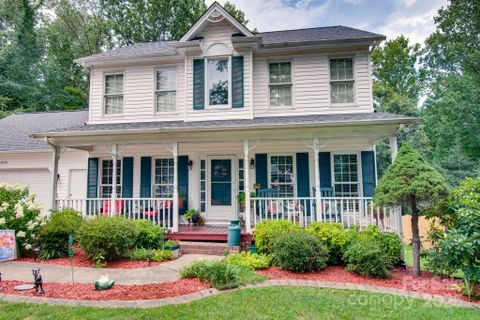 3720 25th Street Place sold home in Hickory Woods, Hickory, NC