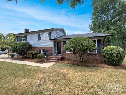 905 Lynhaven Drive sold home in Kingston Hills, Gastonia, NC