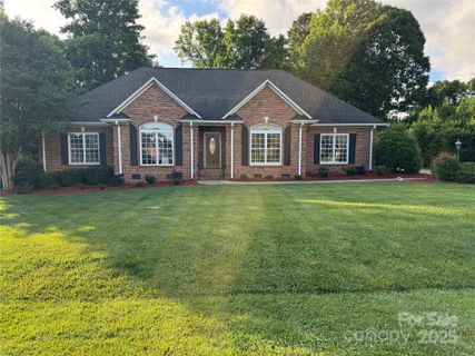 2911 Weatherfield Drive sold home in The Fields At Weatherwood, Lincolnton, NC