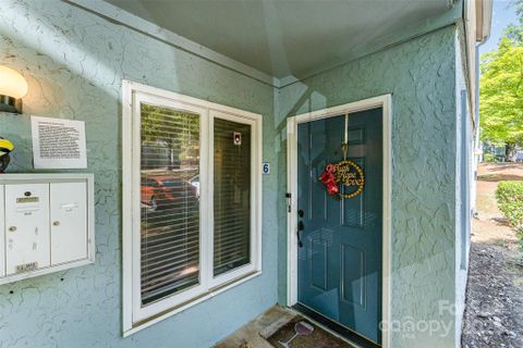 1914 Meadowlark Lane sold home in Sharon Lakes, Charlotte, NC