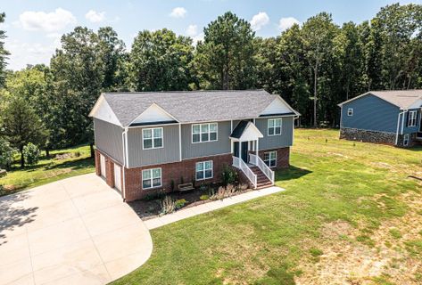 6091 Isaiah Court sold home in Catawba Pointe, Hickory, NC