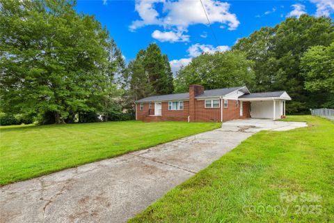 545 N Oakland Avenue sold home in Oakland Heights, Statesville, NC