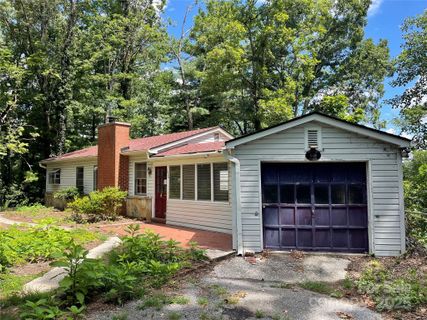 1026 Sylvan Boulevard sold home in Sylvan Heights, Hendersonville, NC