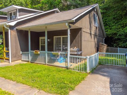 417 N Country Club Drive sold home in Forest Hills, Cullowhee, NC