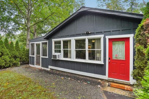 15 Pinewood Road sold home in Homeland Park, Asheville, NC
