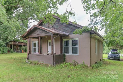 417 E Patterson Street sold home in Osceola Lake Park, Hendersonville, NC