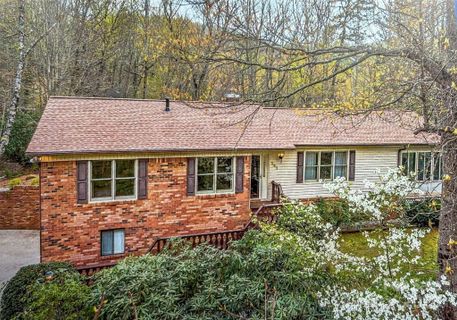 203 Haywood Knolls Drive sold home in Haywood Knolls, Hendersonville, NC