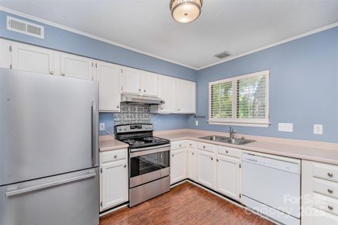 3001 Heathstead Place pending home in Heathstead, Charlotte, NC