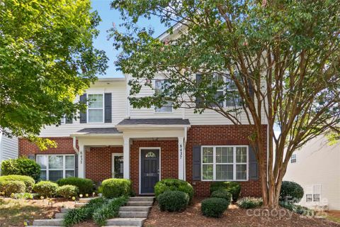 8437 Big Creek Court sold home in Summerfield, Matthews, NC