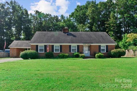 7628 Rolling Hill Road sold home in Lake Forest, Charlotte, NC