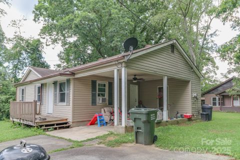 412 W Chestnut Drive sold home in Osceola Lake Park, Hendersonville, NC