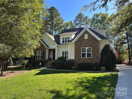 134 Lakeshore Hills Drive